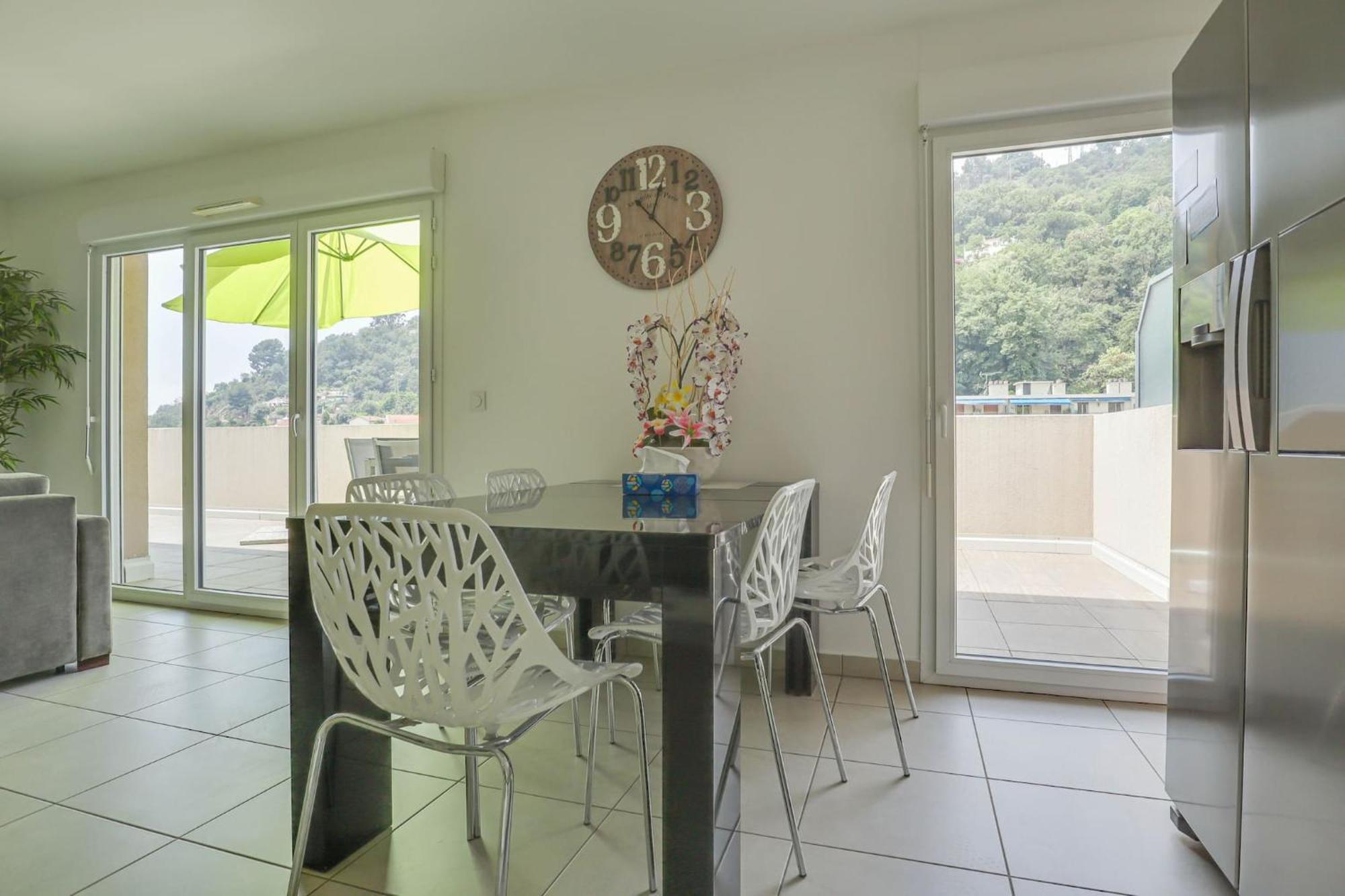 Spacieux Rooftop Parking, Terrasse Ensoleillee Menton Bagian luar foto