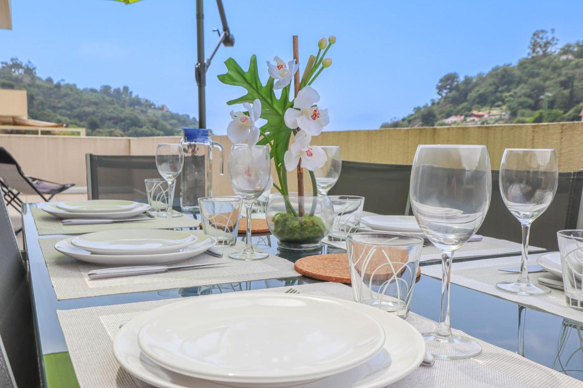 Spacieux Rooftop Parking, Terrasse Ensoleillee Menton Bagian luar foto