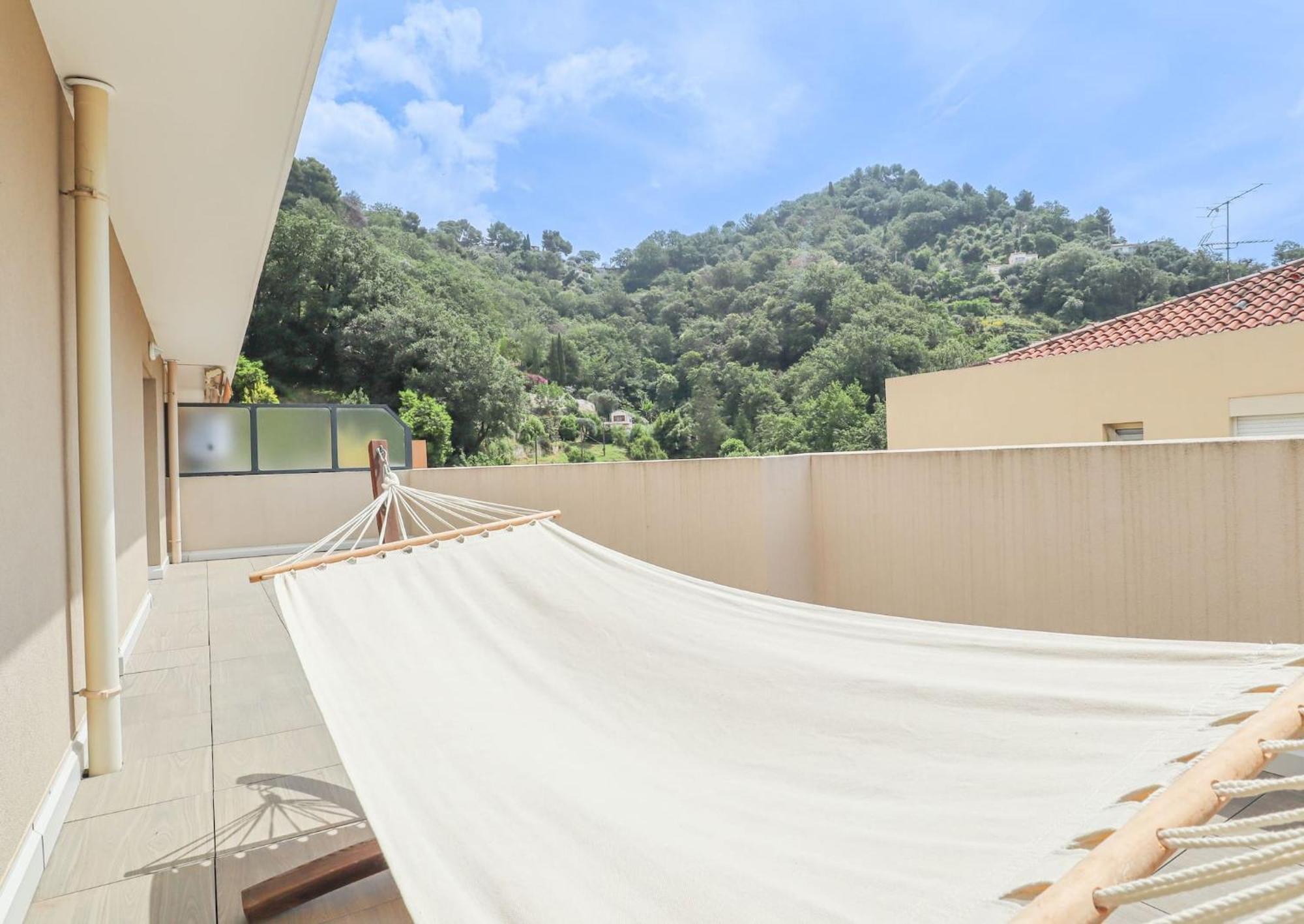 Spacieux Rooftop Parking, Terrasse Ensoleillee Menton Bagian luar foto