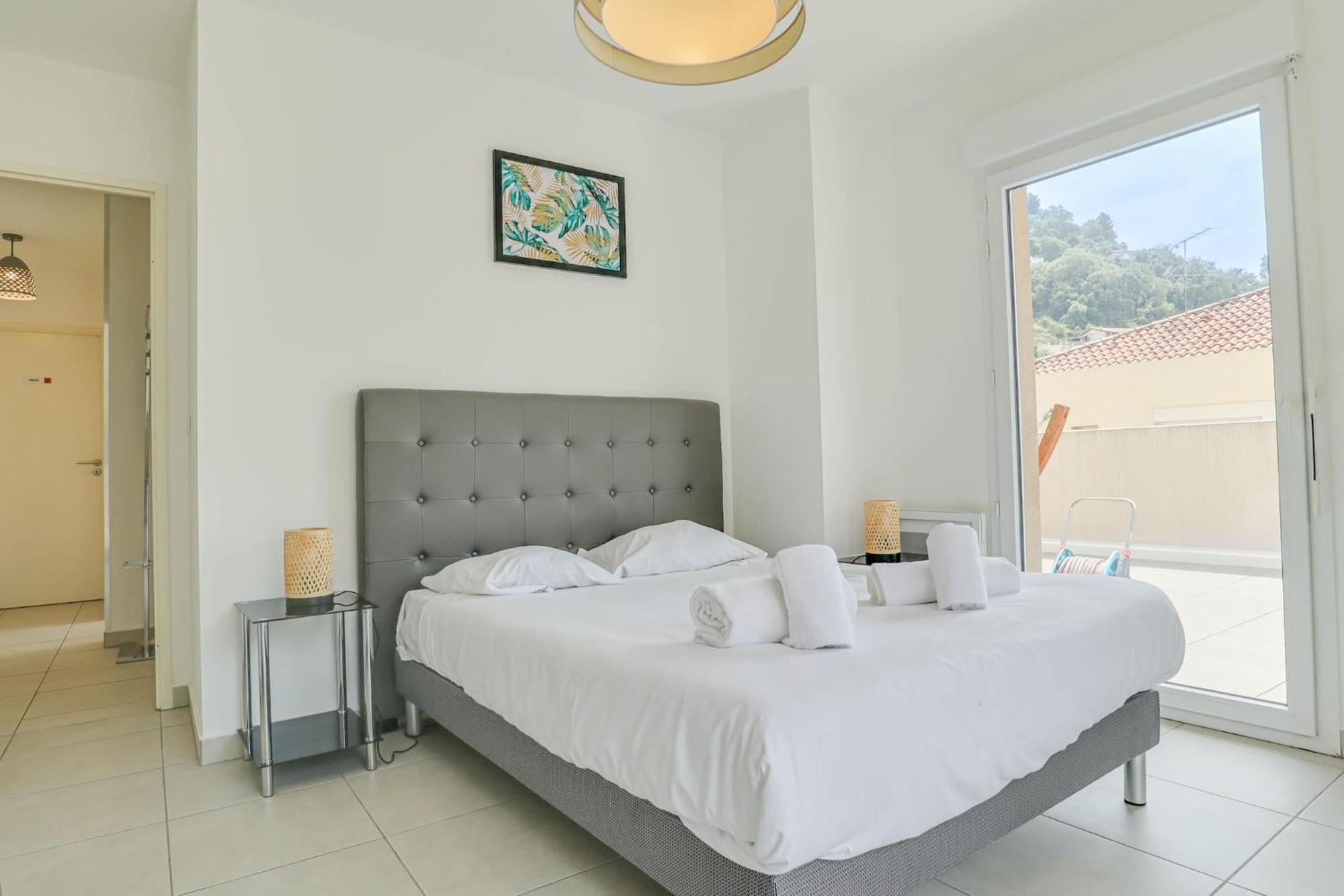 Spacieux Rooftop Parking, Terrasse Ensoleillee Menton Bagian luar foto