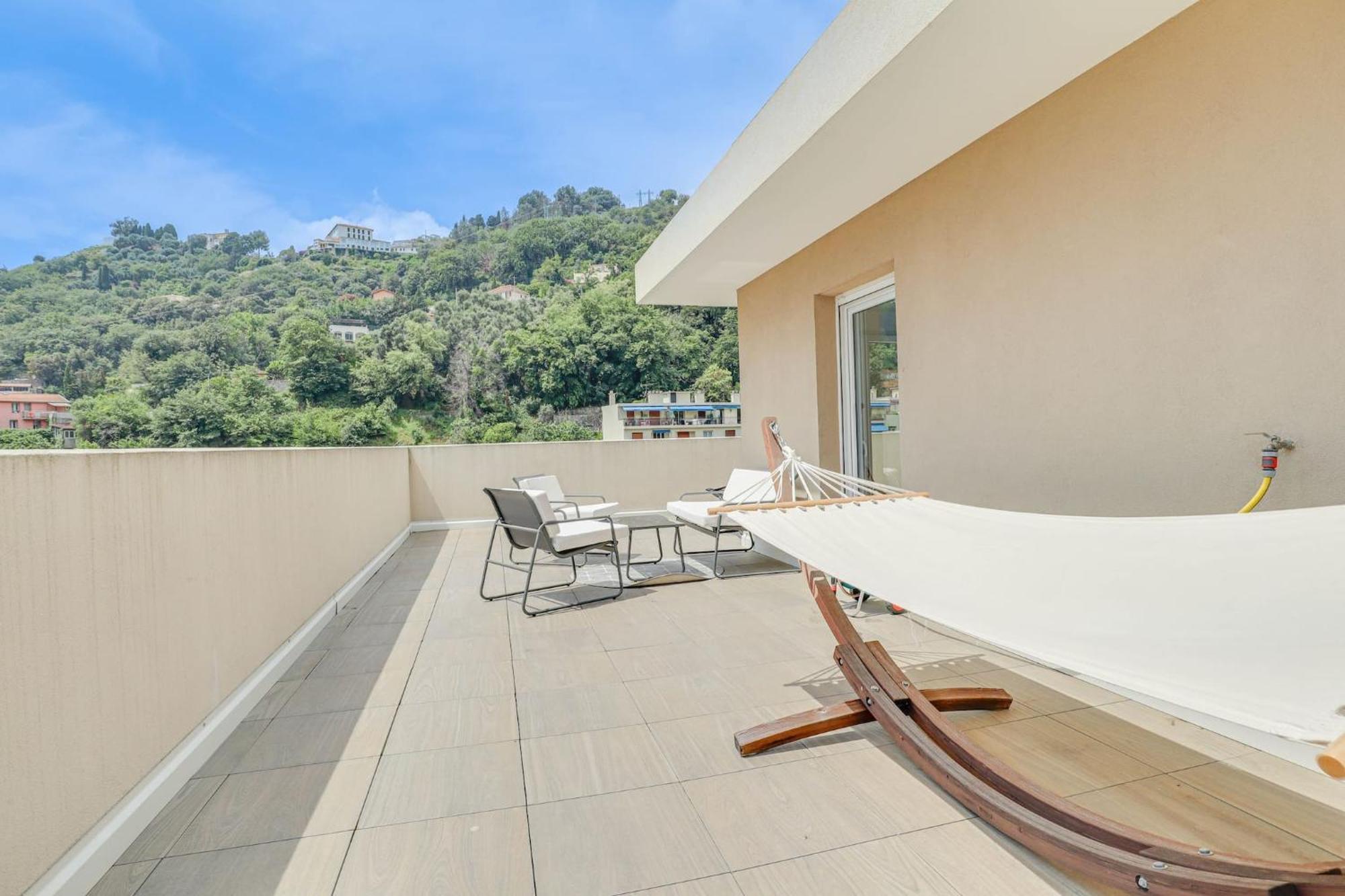 Spacieux Rooftop Parking, Terrasse Ensoleillee Menton Bagian luar foto