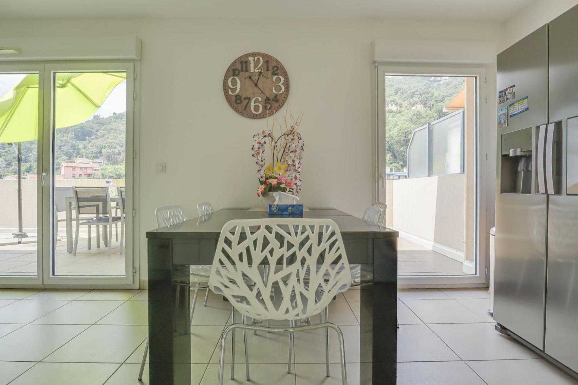 Spacieux Rooftop Parking, Terrasse Ensoleillee Menton Bagian luar foto